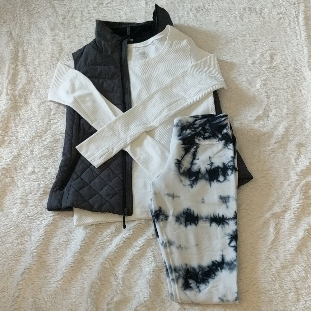 Athleta White Flurry Base Layer Top Wicking